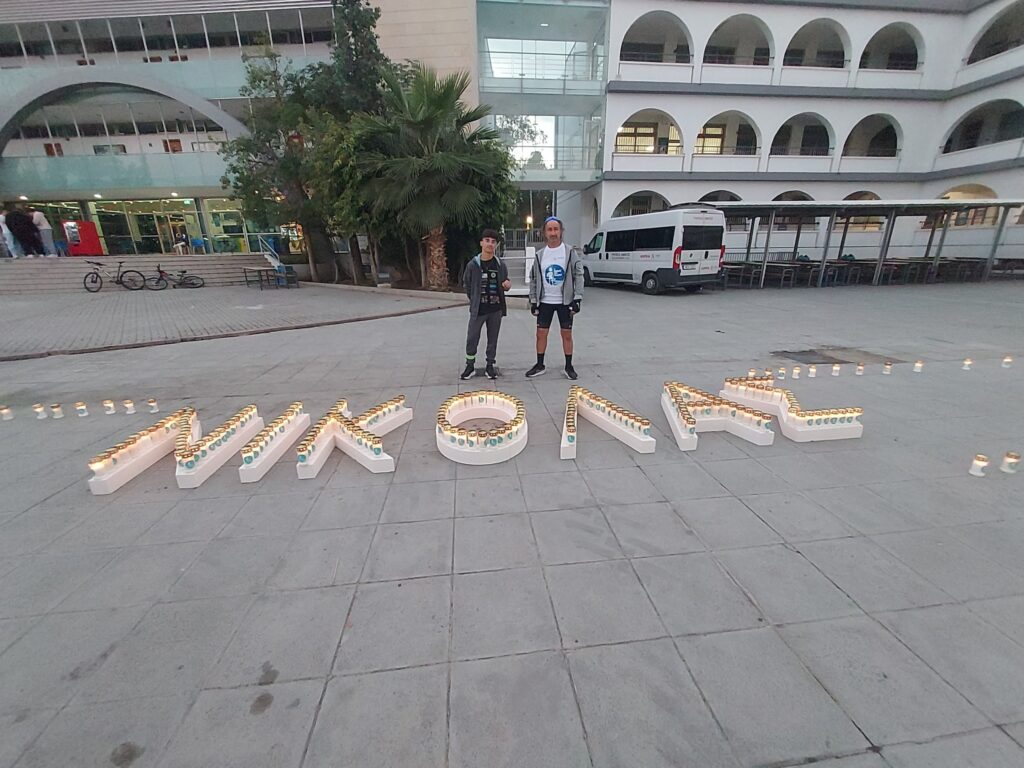 Τα κεριά φώτισαν και φέτος τον «Δρόμο του Νικόλα» στη Λάρνακα