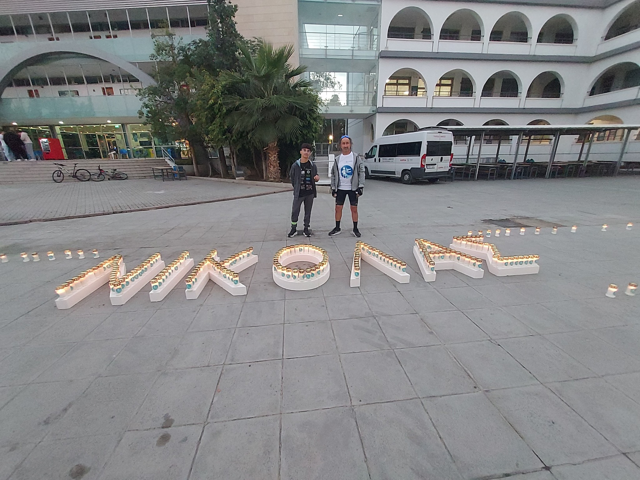 Τα κεριά φώτισαν και φέτος τον «Δρόμο του Νικόλα» στη Λάρνακα