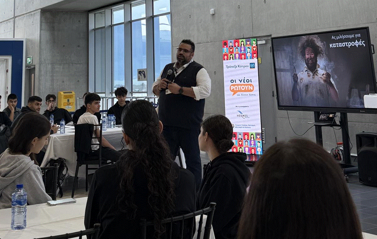 Ομάδα μαθητών του Λυκείου Αραδίππου στη δράση «Πρόληψη και αντιμετώπιση των πλημμυρών», στο Αεροδρόμιο Λάρνακας (φώτο)