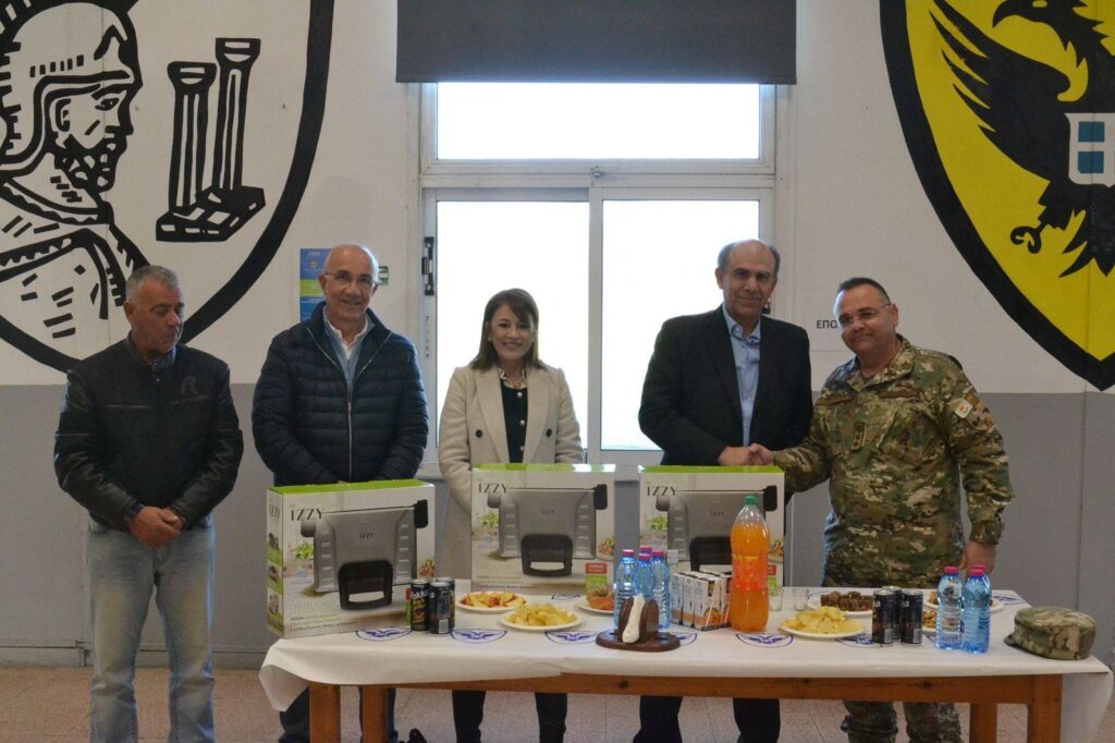 Αντιπροσωπεία του Δήμου Αραδίππου στο Στρατόπεδο «Τουμάζου Τουμάζου» στα Κελλιά  (φώτο)