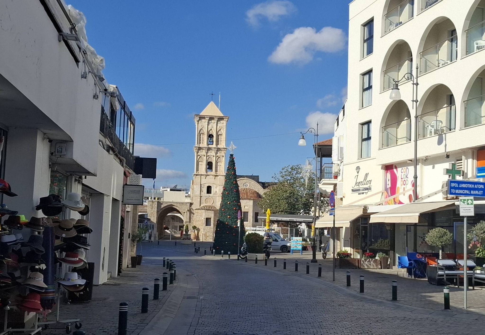 «Με τη μαγεία των Χριστουγέννων ακόμη ζωντανή στις καρδιές μας και με τη Λάρνακα να ξυπνά ήρεμα κάτω από το χειμωνιάτικο φω