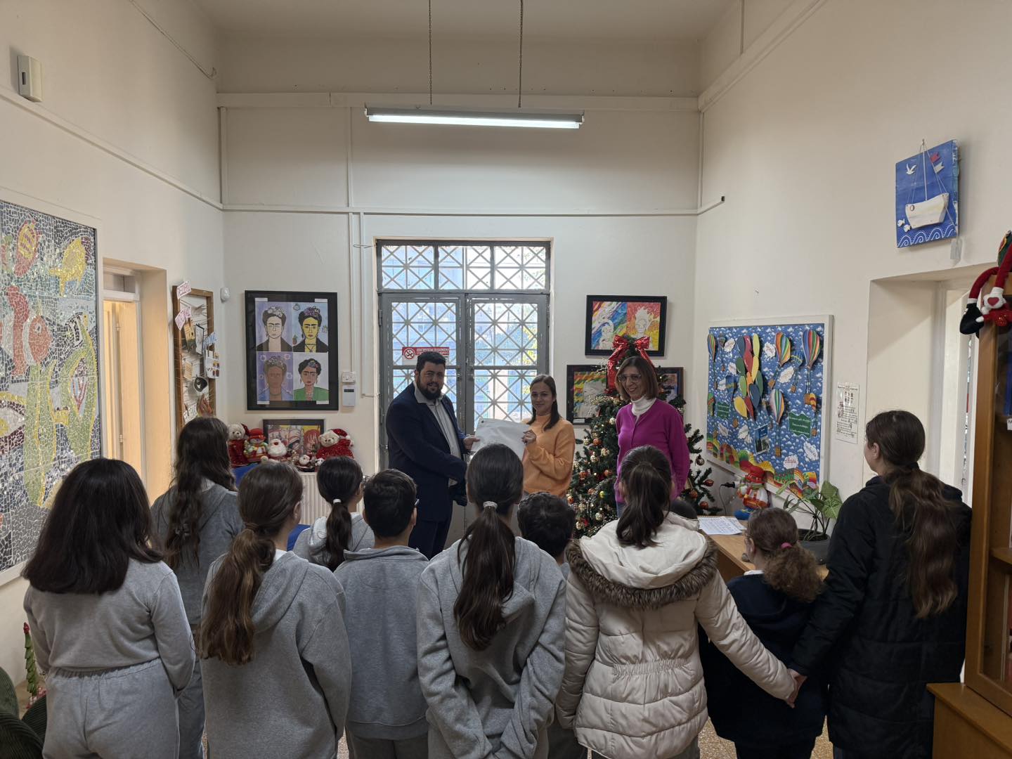 Χριστουγεννιάτικα προϊόντα ετοίμασαν και πώλησαν τα παιδιά του Κατηχητικού Σχολείου της ενορίας του Αγίου Ιωάννη του Θεολόγου Λάρνακας