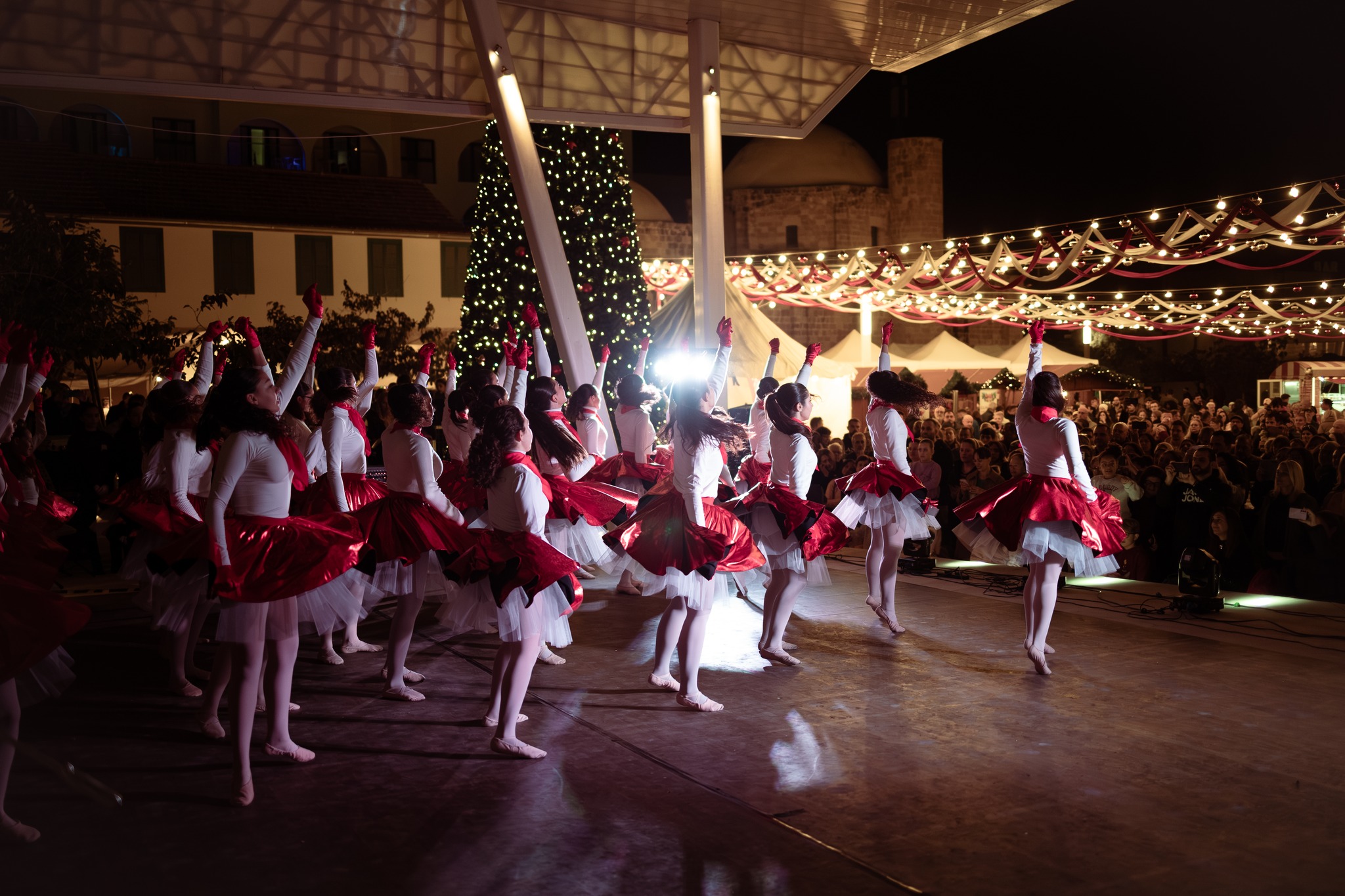 Η καρδιά των Χριστουγέννων χτυπά στο κέντρο της Λάρνακας   (φώτο)