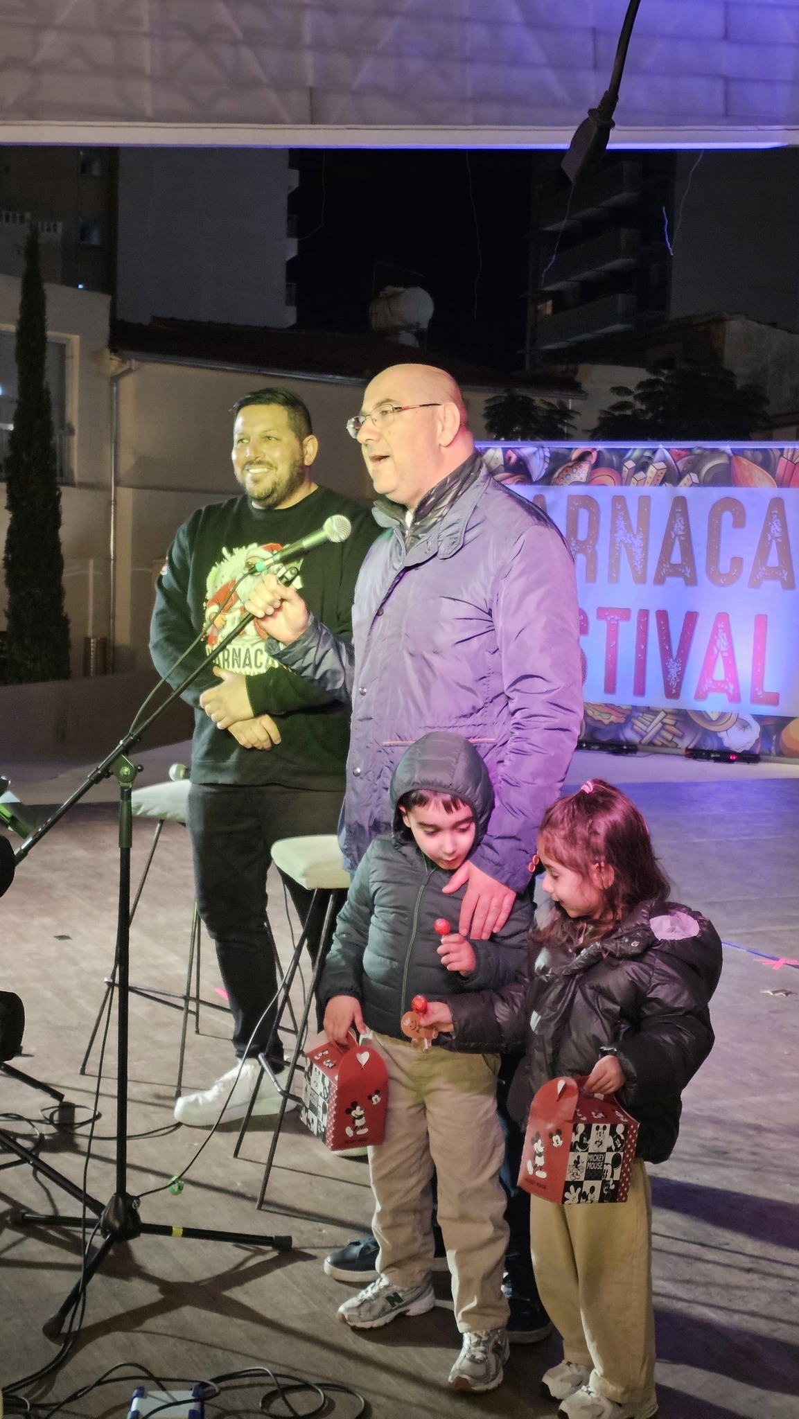 Η καρδιά των Χριστουγέννων χτυπά στο κέντρο της Λάρνακας (φώτο)