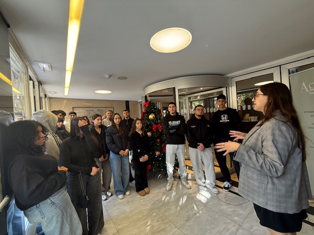 Εκπαιδευτική ξενάγηση στην έκθεση «Κύπρος Νήσος Ιστορία-Μνήμη-Πραγματικότητα» μαθητών του Λυκείου Αραδίπου “Τάσος Μητσόπουλος