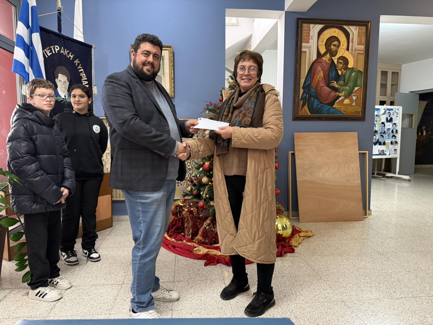 Το Κατηχητικό Σχολείο της ενορίας του Αγίου Ιωάννη του Θεολόγου στη Λάρνακα στηρίζει παιδιά του Γυμνασίου Πετράκη Κυπριανού