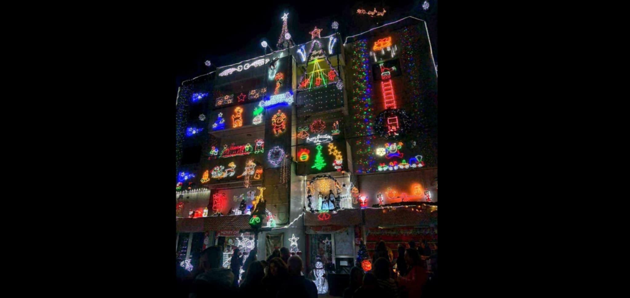 «Νύχτα Φωτός, Αγάπης και Ελπίδας» και πάλι στη πολυκατοικία στη Σωφρονίου Χριστοδούλου 2 για τα παιδιά που παλεύουν με τον καρκίνο (φώτο – βίντεο)