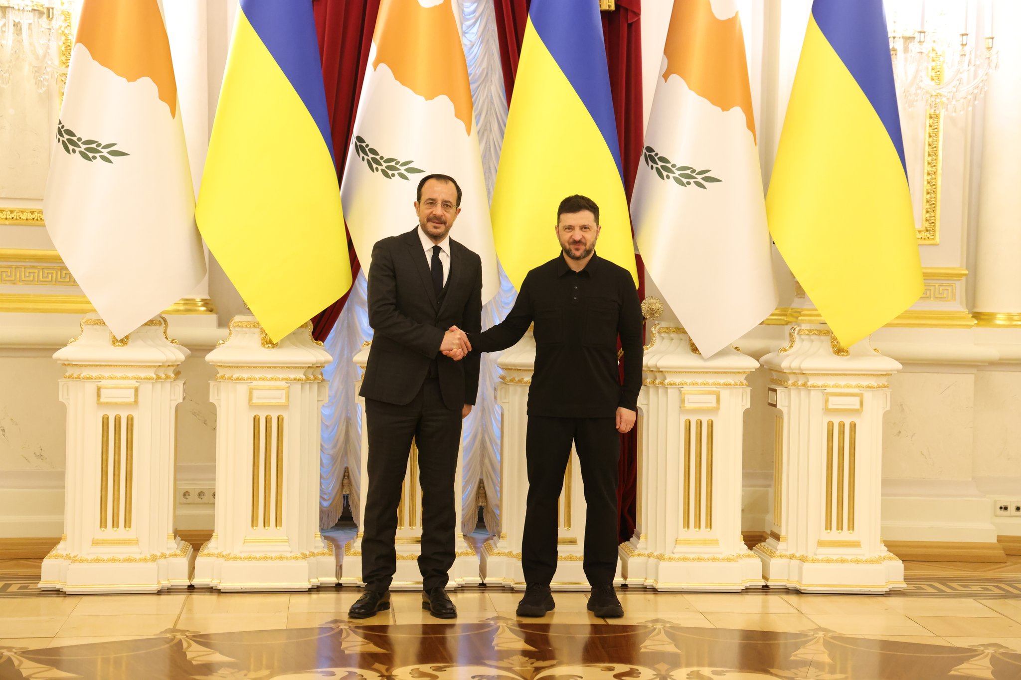 Η επίσημη υποδοχή του Χριστοδουλίδη από τον Ζελένσκι στο Κίεβο (φώτο)