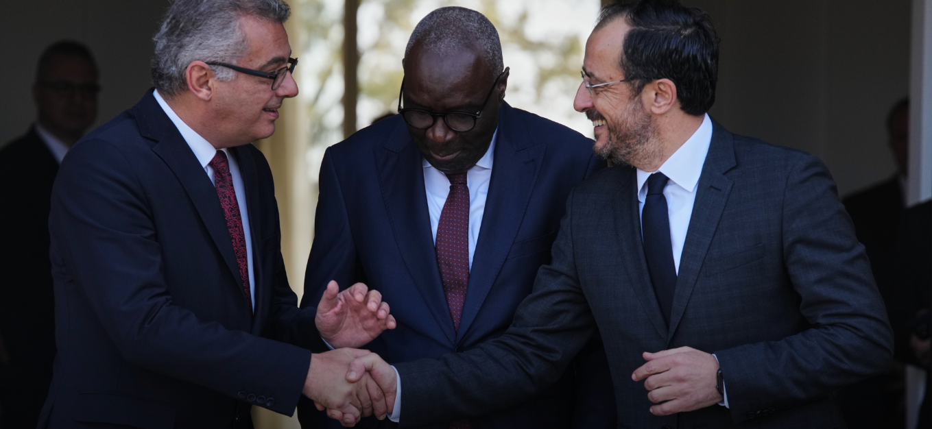 Πυρετώδεις προετοιμασίες για την τριμερή συνάντηση της Πέμπτης