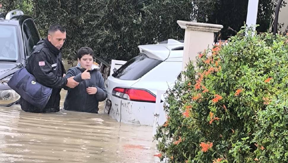Σοβαρά προβλήματα στα κατεχόμενα από την κακοκαιρία – «Όλα τα ρέματα στην κατεχόμενη Λευκωσία και Κερύνεια έχουν υπερχειλίσει» (βίντεο)