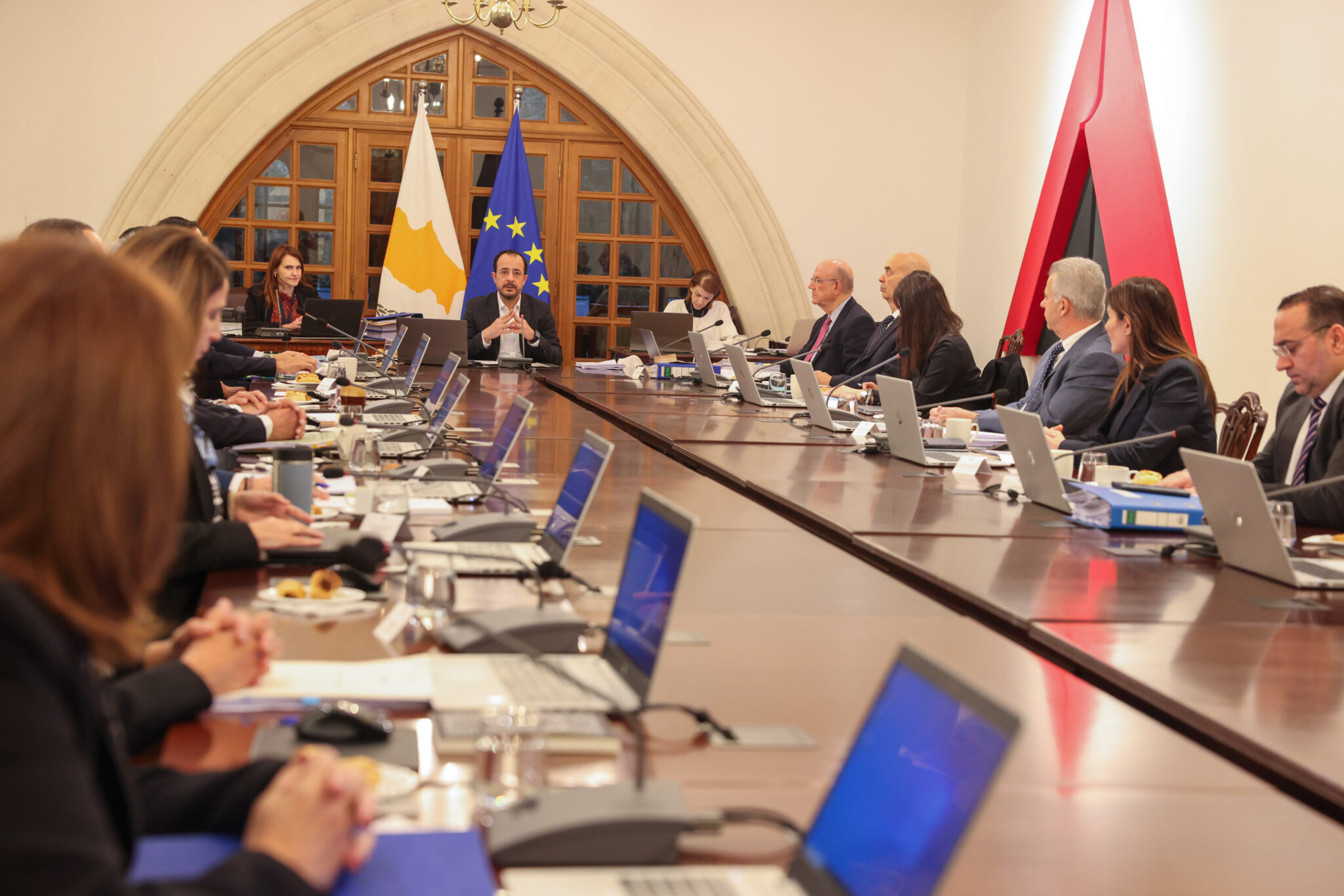 Καθορίστηκε ο νέος κατώτατος μισθός, όλες οι πληροφορίες – Τι αποφάσισε το Υπουργικό