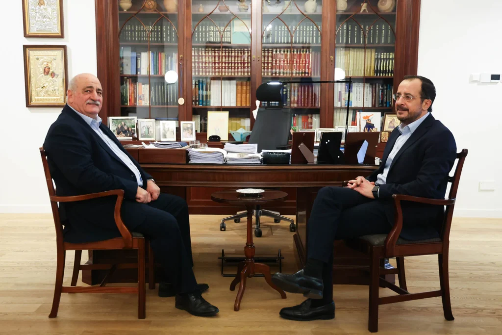 Δεν αποχωρεί η ΕΔΕΚ από την Κυβέρνηση- «Να γίνει λίγο καλύτερη η επικοινωνία»