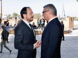 eikosalepto-monoi-synantisi-ptd-erxiourman-e1763650145431