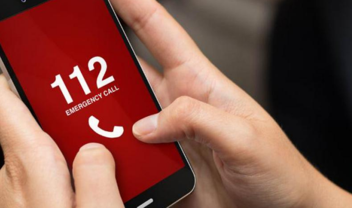 112: Χιλιάδες κλήσεις, αλλά… λίγοι και χωρίς εξειδίκευση οι χειριστές