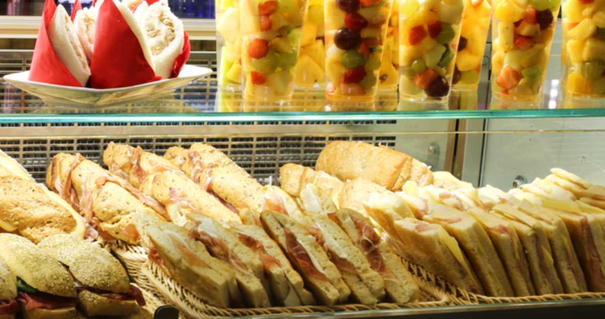 Επικαιροποιημένοι τιμοκατάλογοι σε σχολεία – Παρατηρήθηκαν προβλήματα σε κάποια κυλικεία