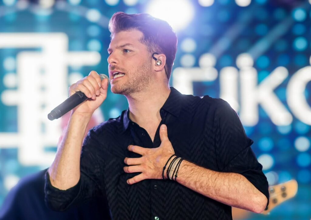 Ο Λούκας Γιώρκας υποδέχεται τη νέα χρονιά live στο Lush Beach Bar