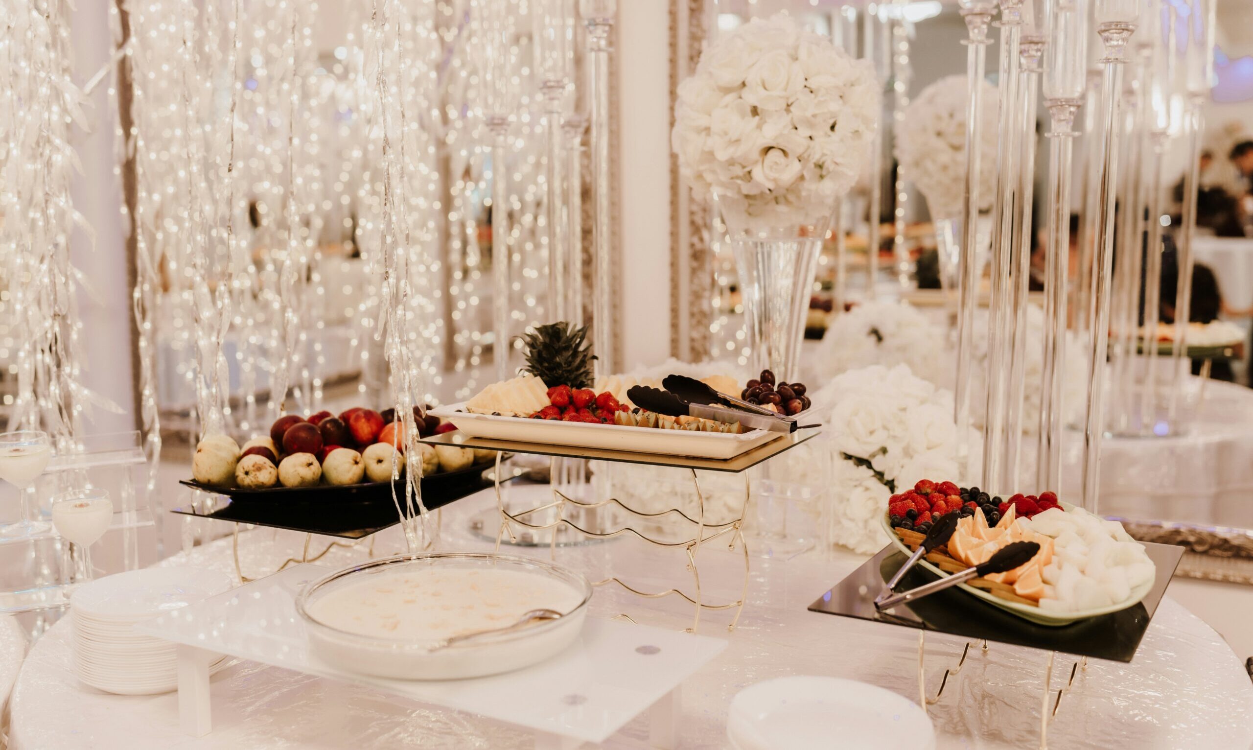 Engima Restobar: Στις 25 Δεκεμβρίου η μοναδική εμπειρία του Champagne Breakfast Buffet & Christmas Day Festive Lunch Buffet