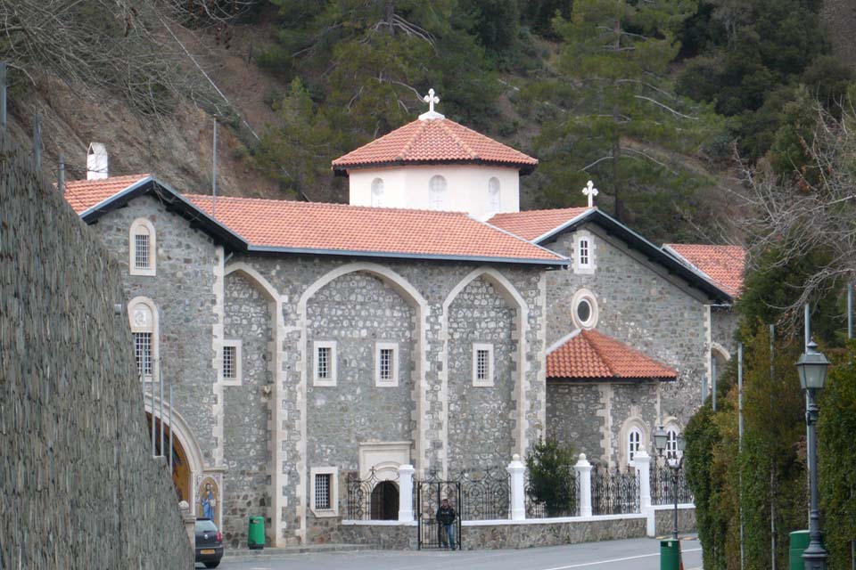 Διαψεύδει τις αναφορές για «μυστική συνταγή» και θεραπείες η Ιερά Μονή Κύκκου