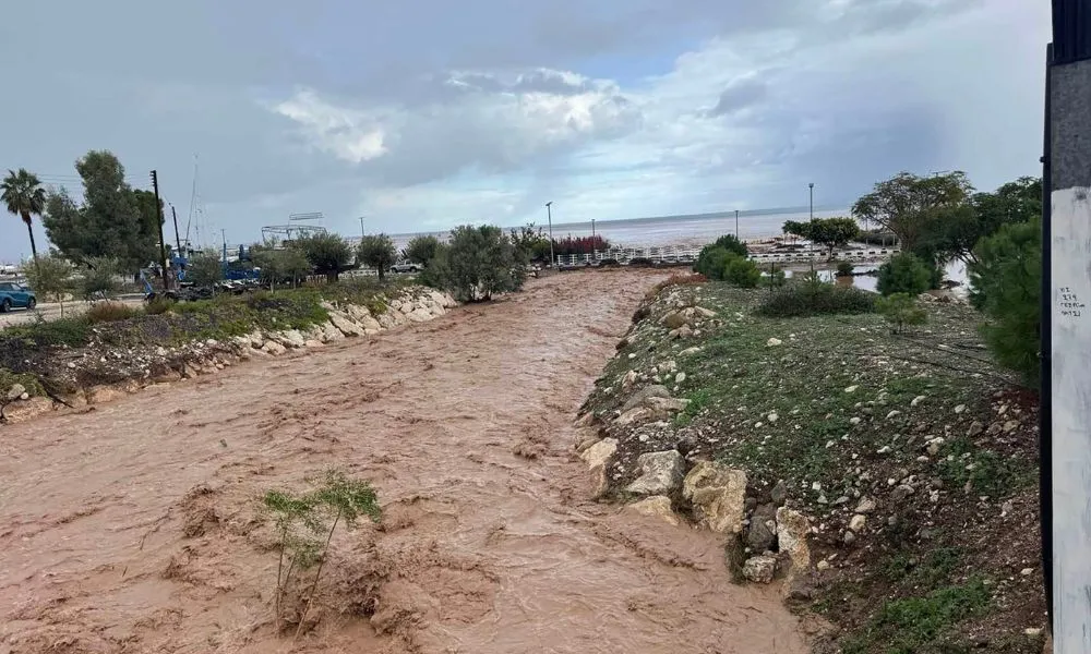 Η Πυροσβεστική Υπηρεσία δέχτηκε 33 κλήσεις για πλημμύρες και πτώσεις δέντρων το τελευταίο 24ωρο