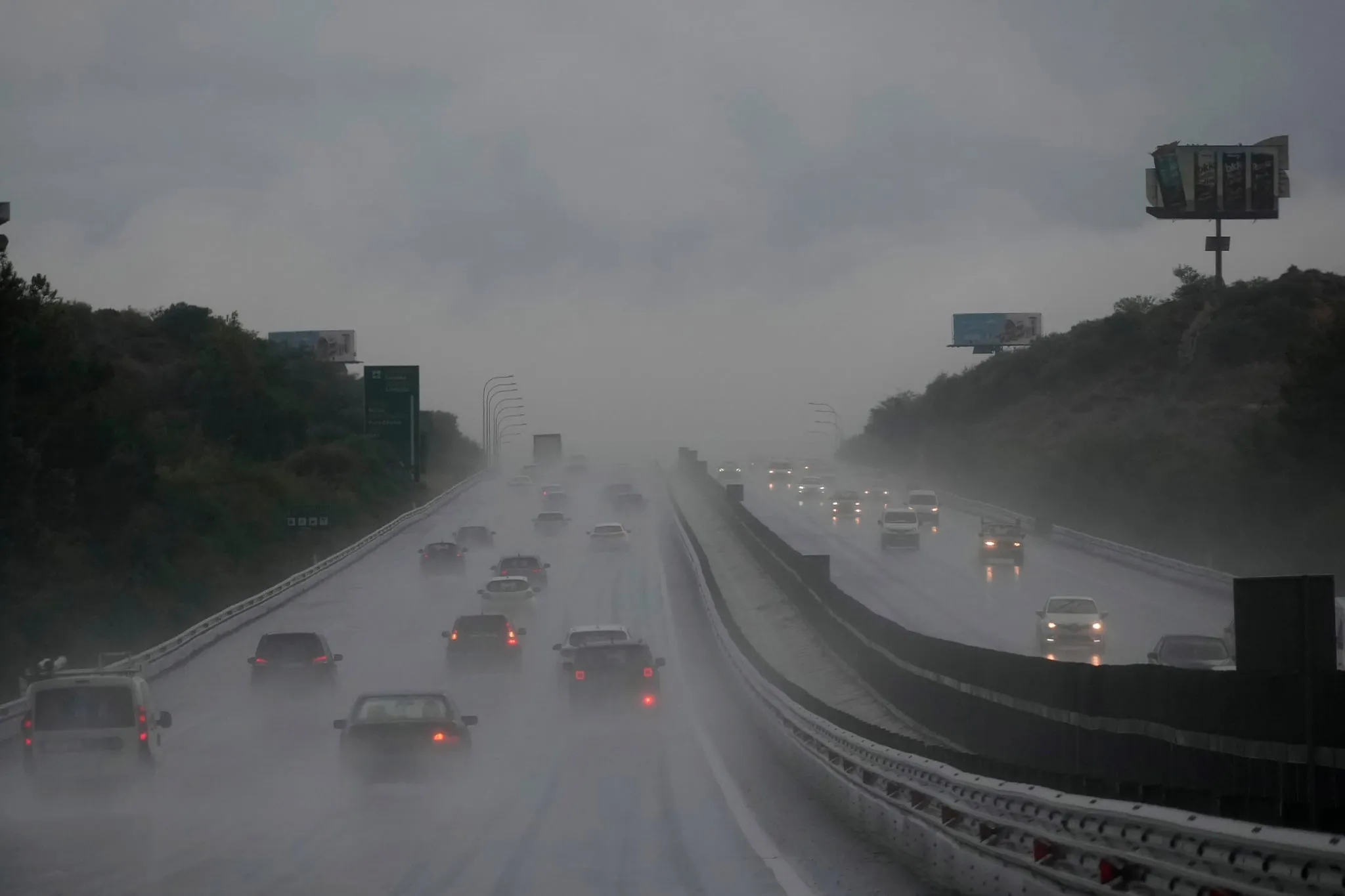 Συσσώρευση νερου στον αυτο/δρομο Λ/σού – Πάφου λόγω έντονων βροχοπτώσεων