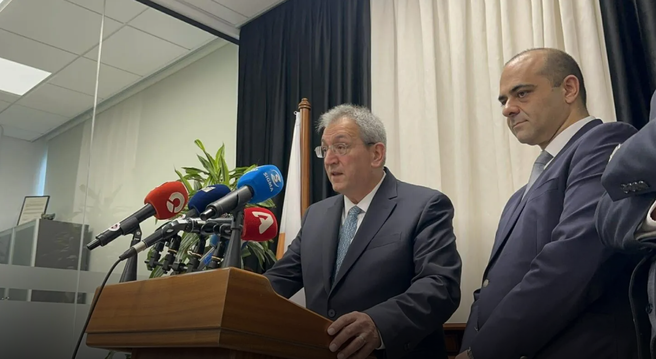 «Η καρέκλα είναι δανεική»: Με δάκρυα παρέλαβε το Υπουργείο Εργασίας ο Μαρίνος Μουσιούττας