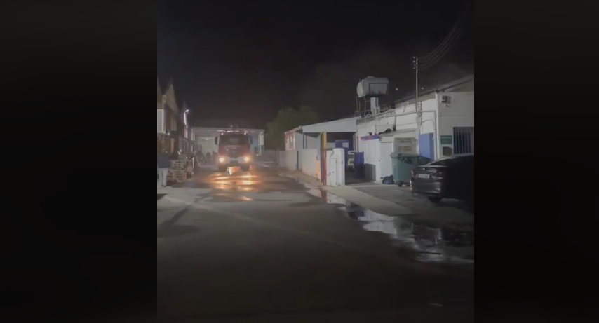 Λάρνακα: Ξέσπασε πυρκαγιά σε εργοστάσιο με κεριά (βίντεο)
