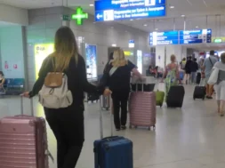 αφίξεις-αεροδρόμιο