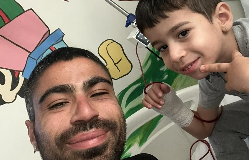 Η δημόσια έκκληση πατέρα για το γιό του: «Μας είπαν δεν έχει αίμα για τον γιο μου, εκοπήκαν τα πόθκια μου» (ΒΙΝΤΕΟ)