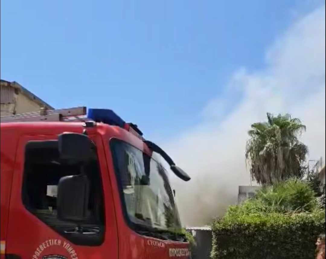 Εκκένωση πολυκατοικίας στη Λευκωσία λόγω πυρκαγιάς σε υπόγειο