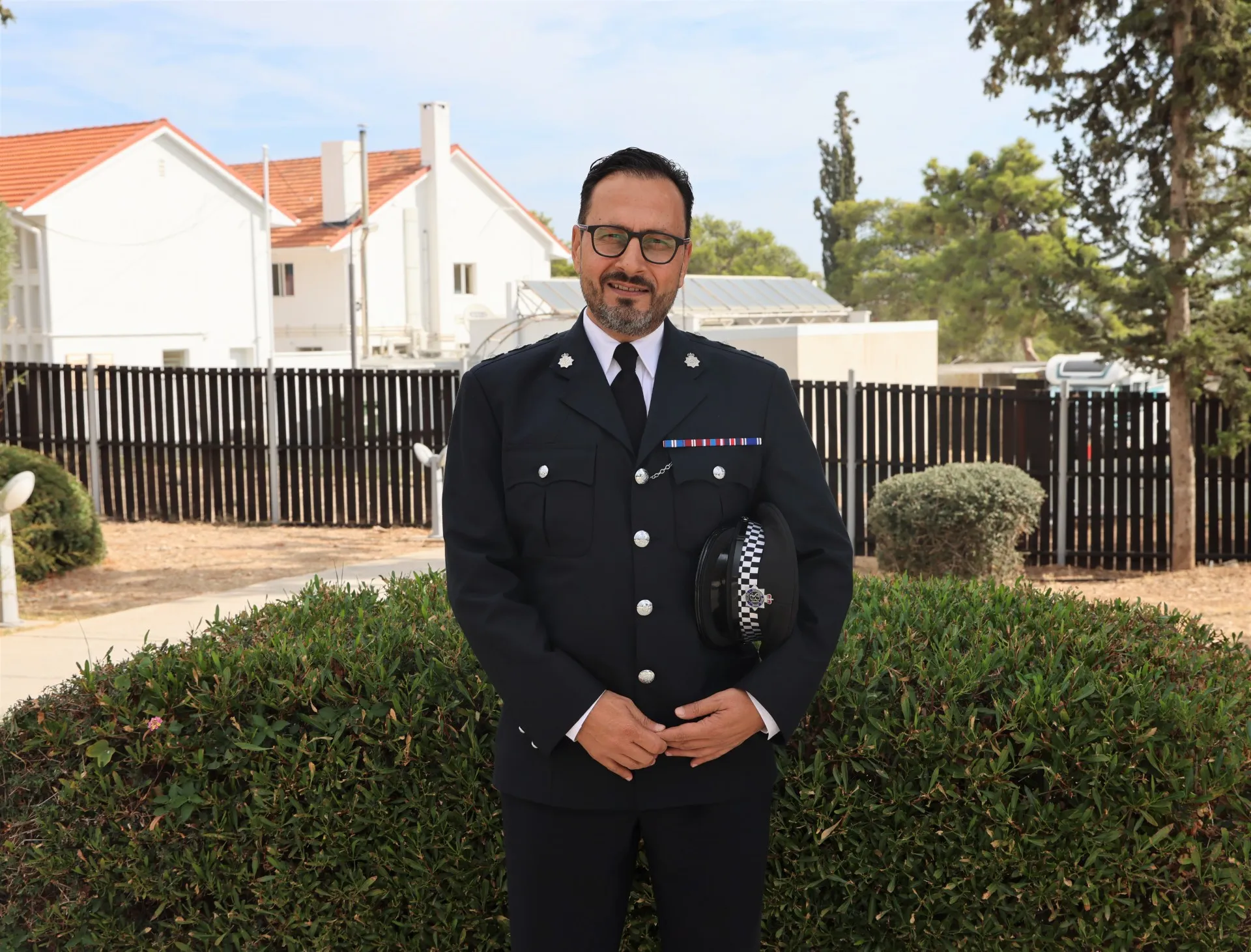 Τιμητική διάκριση από τον Βασιλιά σε αστυνομικό των ΒΒ στη Δεκέλεια