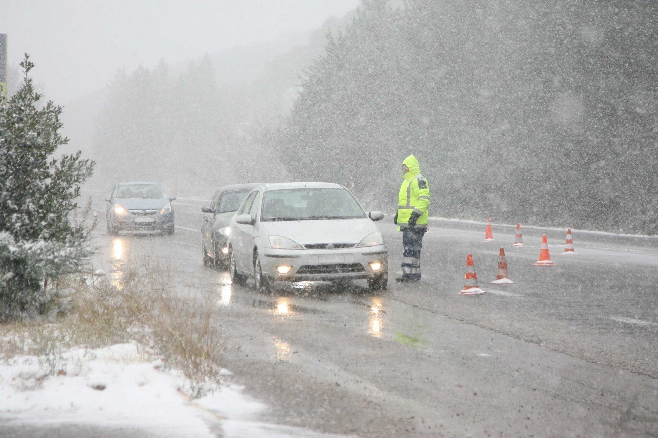 Οδηγοί προσοχή: Κατολισθήσεις στα ορεινά, μόνο με αλυσίδες αυτοί οι δρόμοι