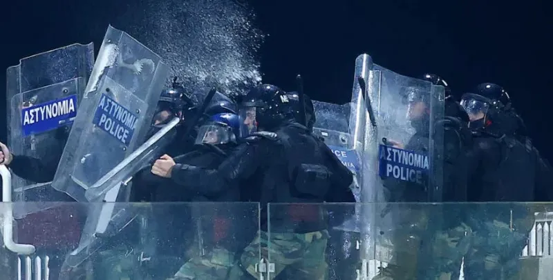 Προχωρεί σε καταγγελία για τα επεισόδια η Ανόρθωση – «Κρατούσα μωρό 3 χρονών» (βίντεο)