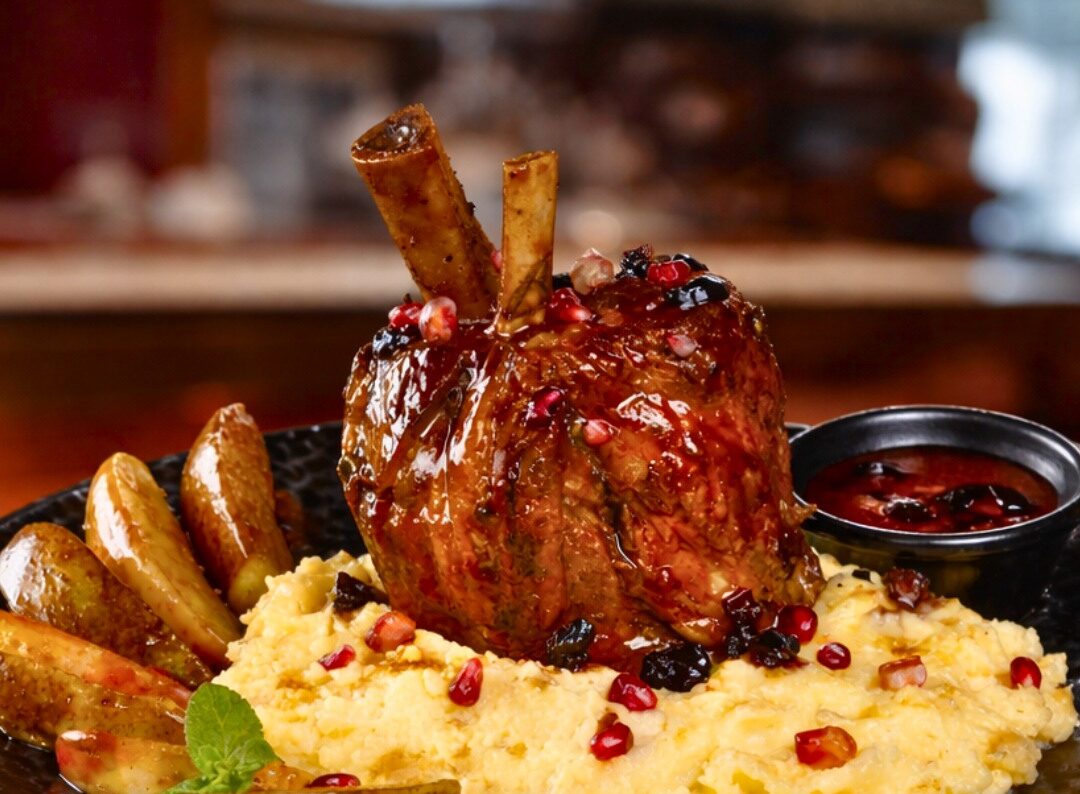Εσύ έχεις δοκιμάσει το Cherry-Glazed Pork Shank στα Fridays;