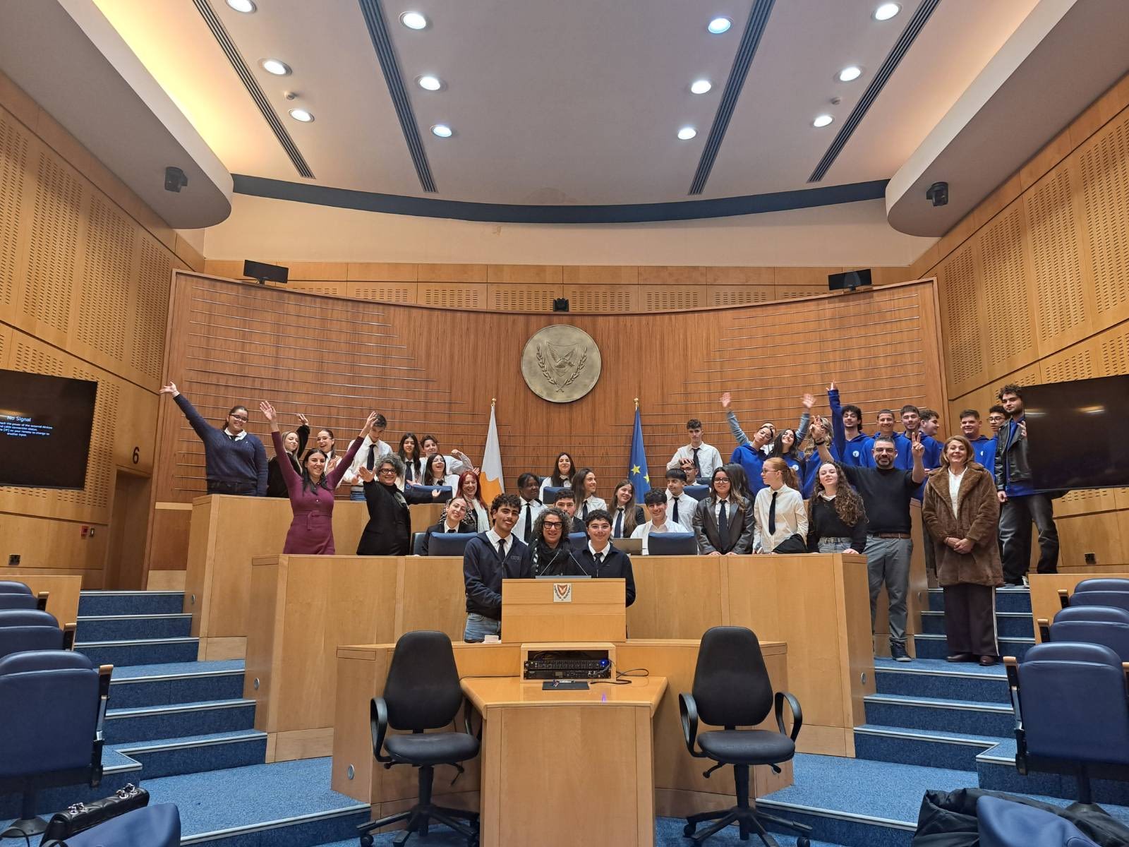 Οι Δόκιμοι Πρεσβευτές του Λυκείου Λιβαδιών Λαμβάνουν Ρόλο Βουλευτών  (φώτο)