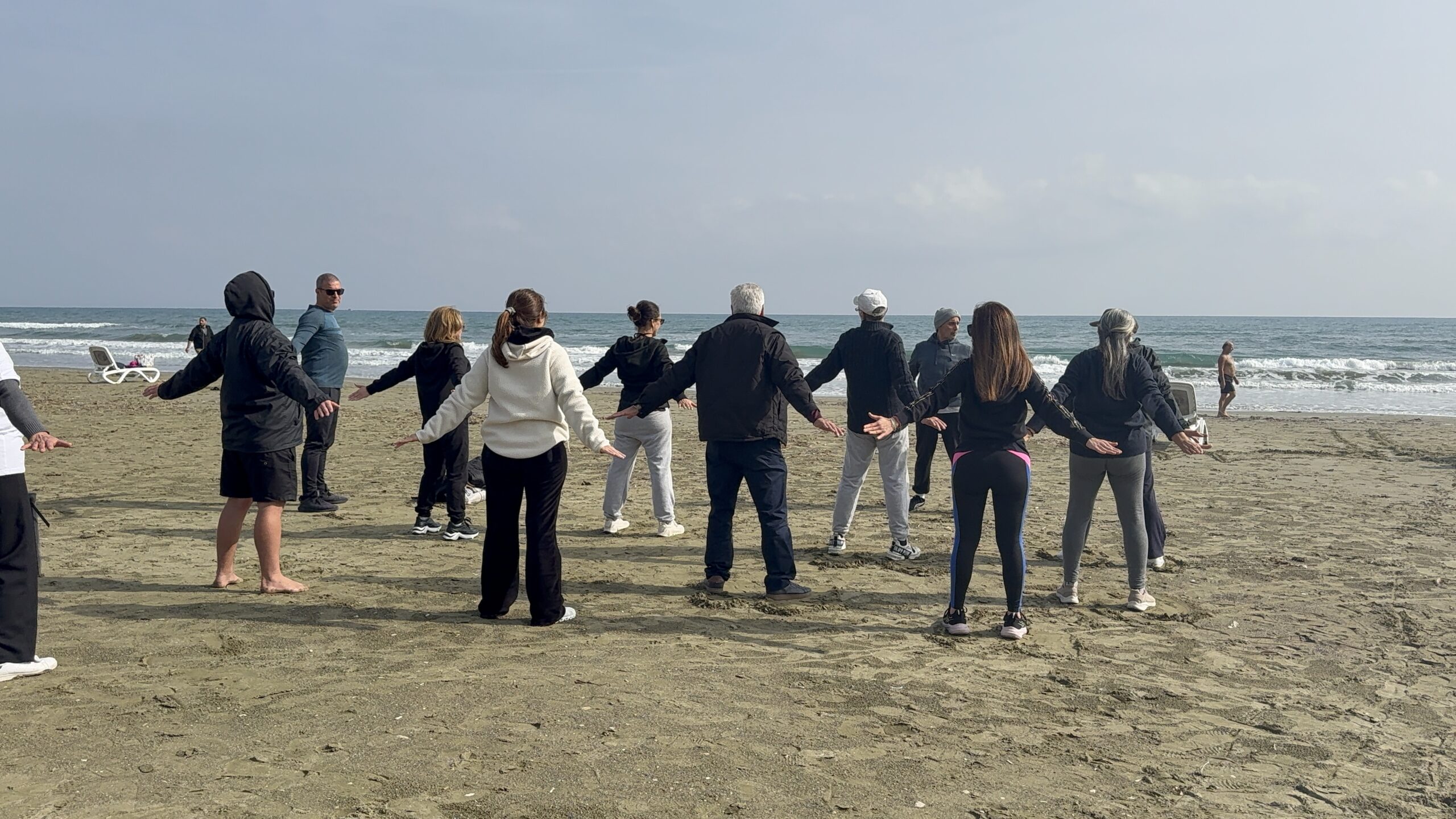 Με μεγάλη επιτυχία πραγματοποιήθηκε στην παραλία Μακένζυ, η εκδήλωση Acropolis Winter Swimmers