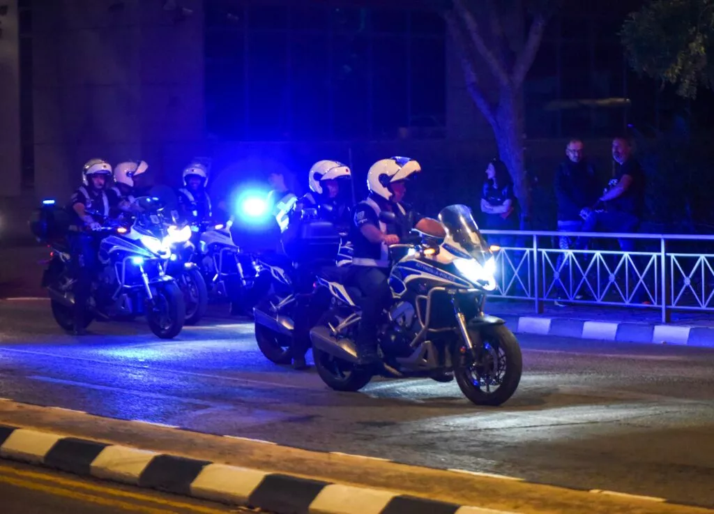 Συνεχίζει να «οργώνει» τους δρόμους η Αστυνομία, εκατοντάδες έλεγχοι, οκτώ συλλήψεις – Έφοδοι σε 42 υποστατικά