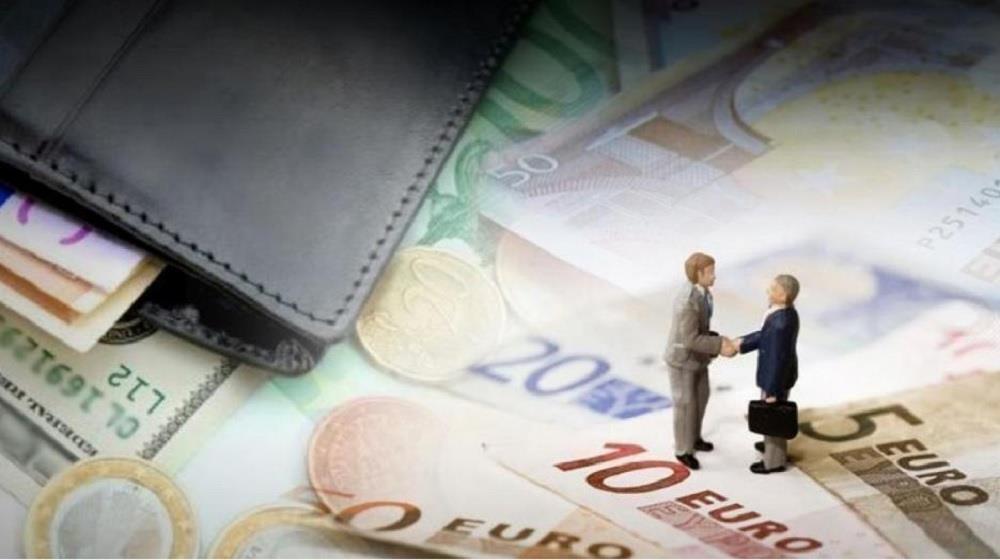 Πώς θα καθορίζεται τελικά ο κατώτατος μισθός; Η νομοθεσία και οι διαφωνίες