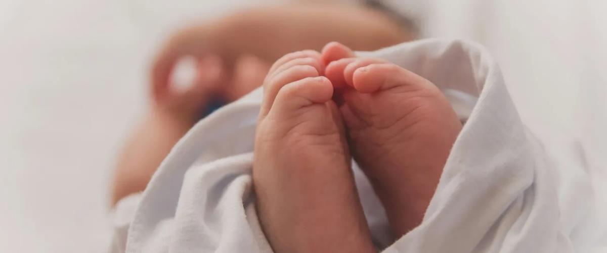 Δίνει μάχη για τη ζωή το τρίμηνο, υπό κράτηση ο πατέρας του