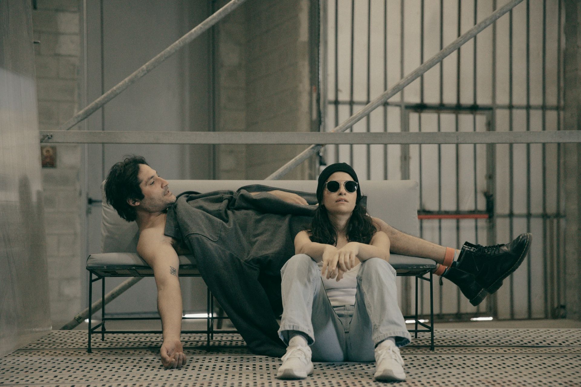 Το Θέατρο ΔΕΝΤΡΟ παρουσιάζει το το εμβληματικό έργο “Ο γύαλινος κόσμος”στο Δημοτικό Θέατρο Λάρνακας