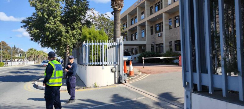 dikastirio-larnakas (1)