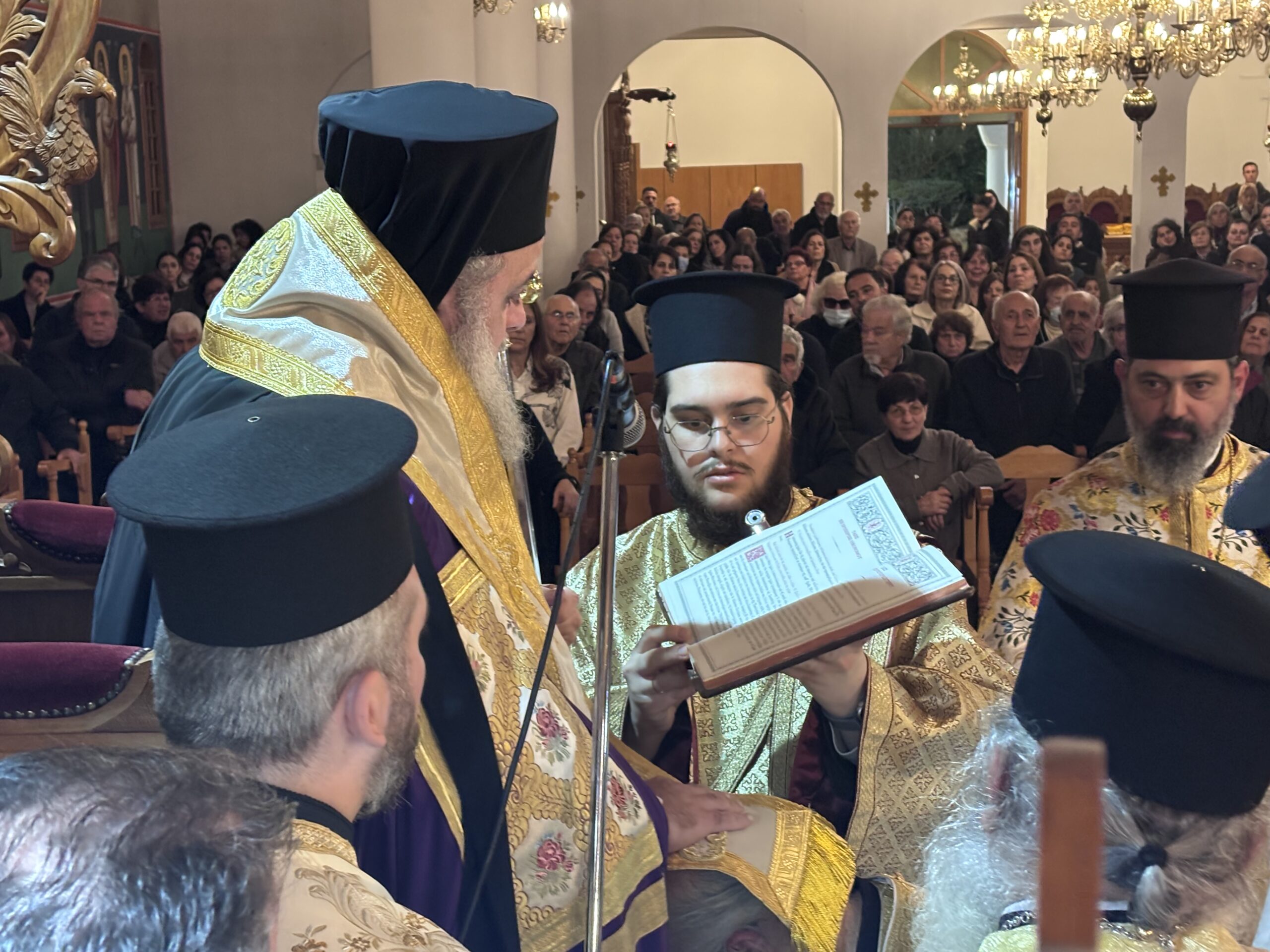 Πανηγυρικός Εσπερινός και Χειροθεσία στoν Ιερό Ναό Τριών Ιεραρχών στα Λιβάδια από τον Μητροπολίτη Κιτίου  (φώτο)