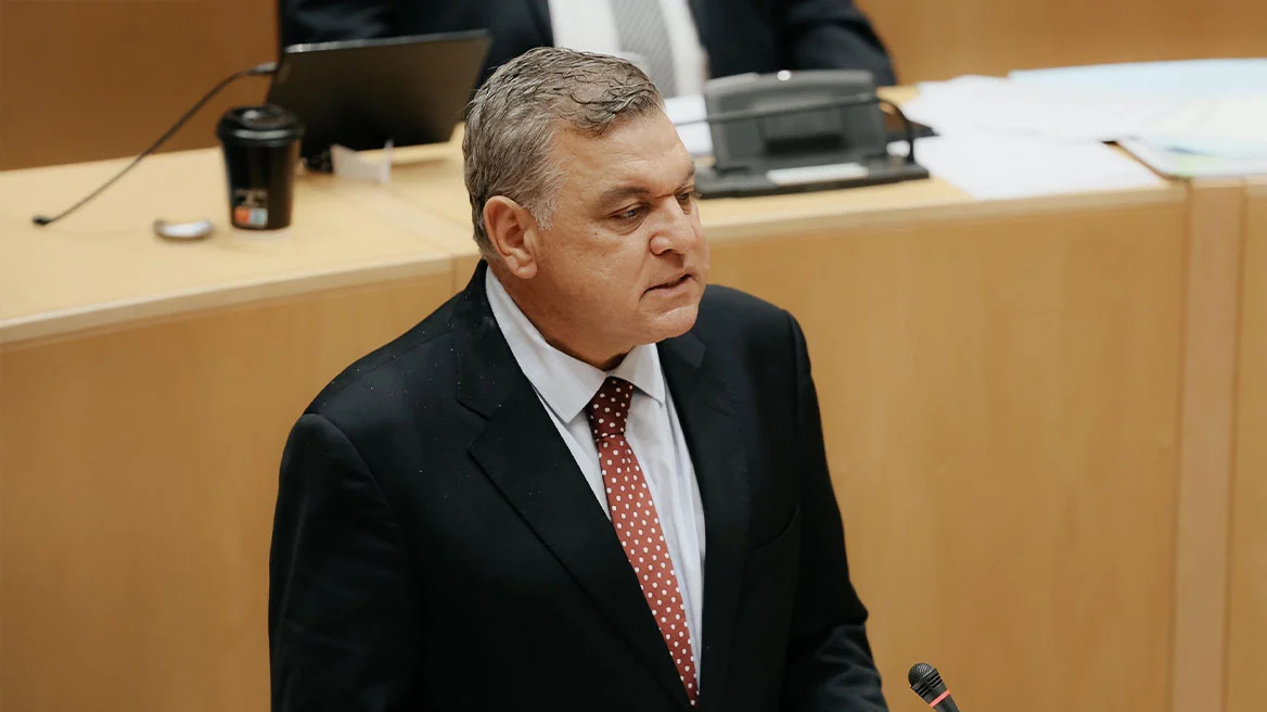 Σύκας, εντός ή εκτός; Η δύσκολη εξίσωση στην Πινδάρου μετά την απόσυρση της καταγγελίας