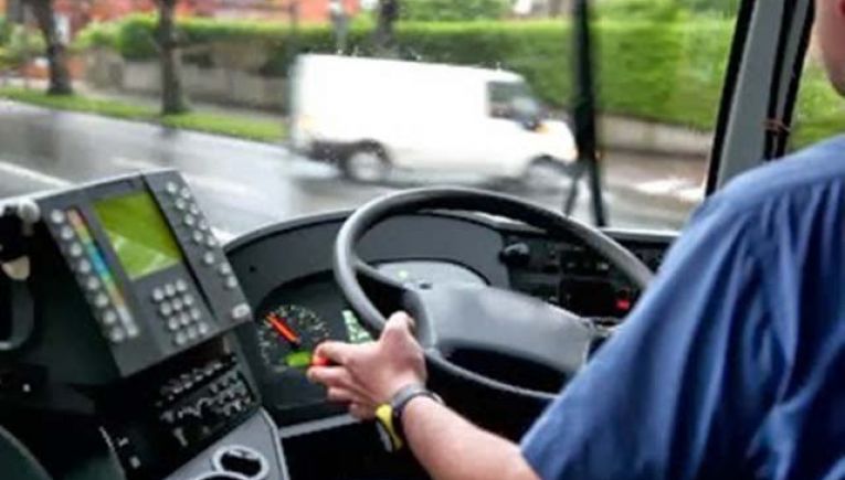 «Χάνουν τη δουλειά τους»: Οδηγοί λεωφορείων κινδυνεύουν να χάσουν την άδεια οδήγησης λόγω καμερών