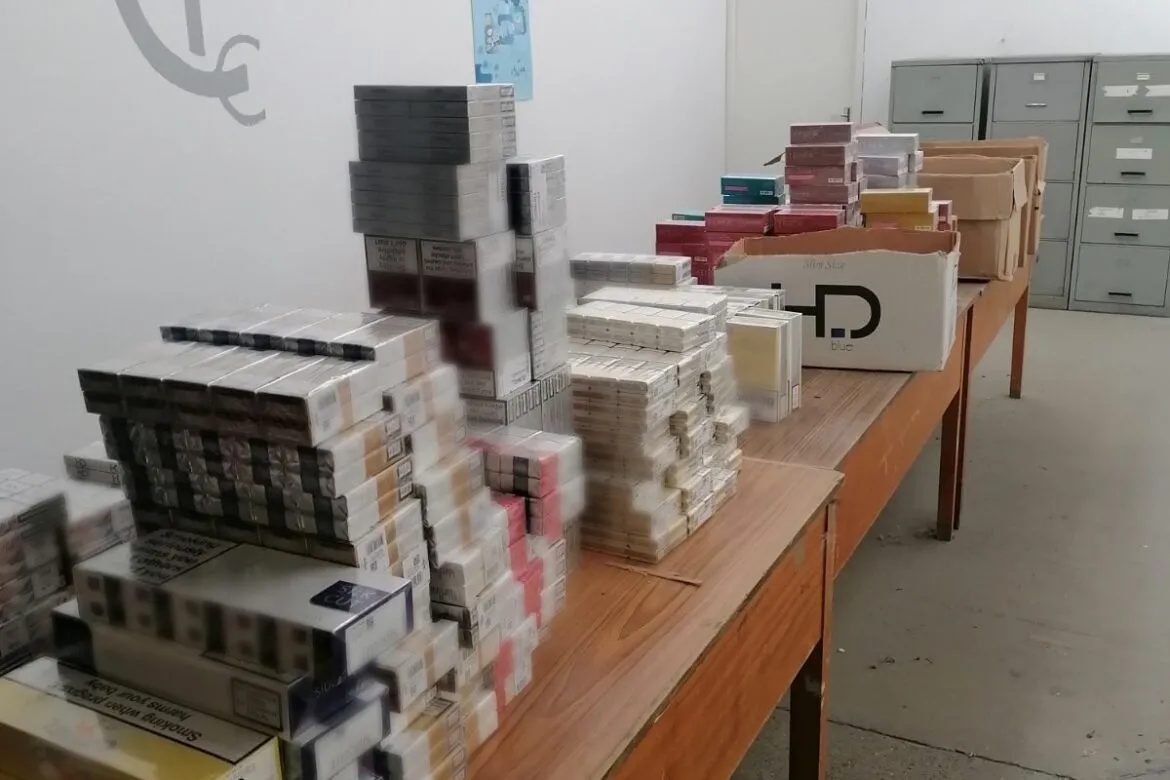 Σύλληψη 69χρονου για μεγάλη ποσότητα λαθραίων καπνικών προϊόντων  (φώτο)