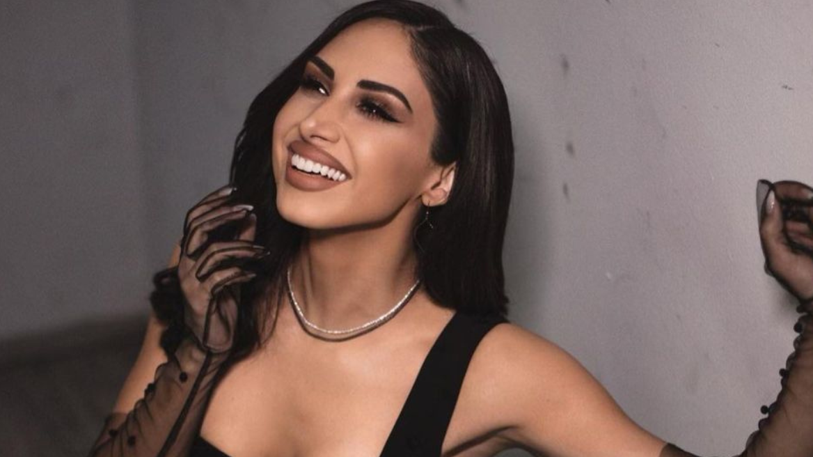 Η Λένα Ζευγαρά live στο Lush — Lush Beach Bar και AEK C.A.R.E.S. ενώνουν δυνάμεις για τα παιδιά