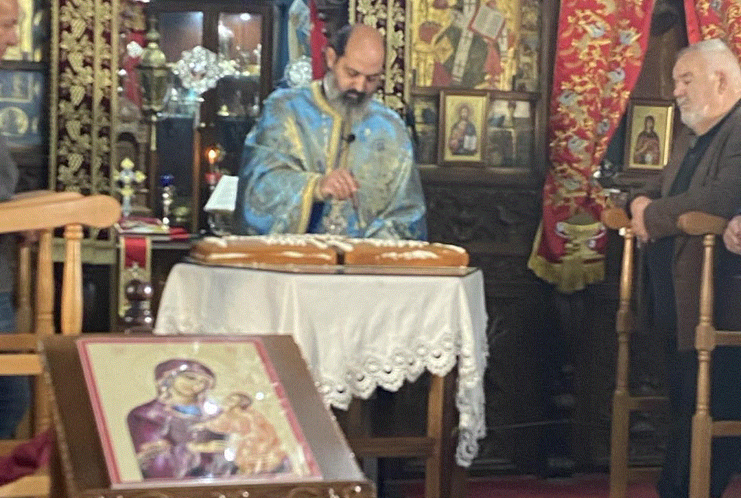 Ο Πρωτοπρεσβύτερος Ανδρέας Παπαμάρκου του Ιερού Ναού Αγίας Παρασκευής στο Δ.Δ. Λιβαδιών έκοψε την καθιερώμενη Βασιλόπιττα