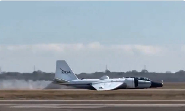 Αναγκαστική προσγείωση για αεροσκάφος της NASA στο Χιούστον  (βίντεο)