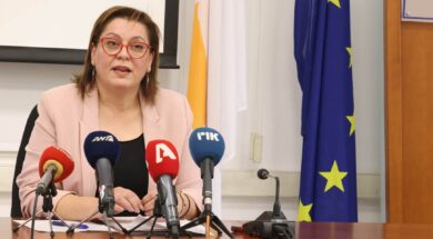 ΥΠΟΥΡΓΟΣ ΠΑΙΔΕΙΑΣ 10