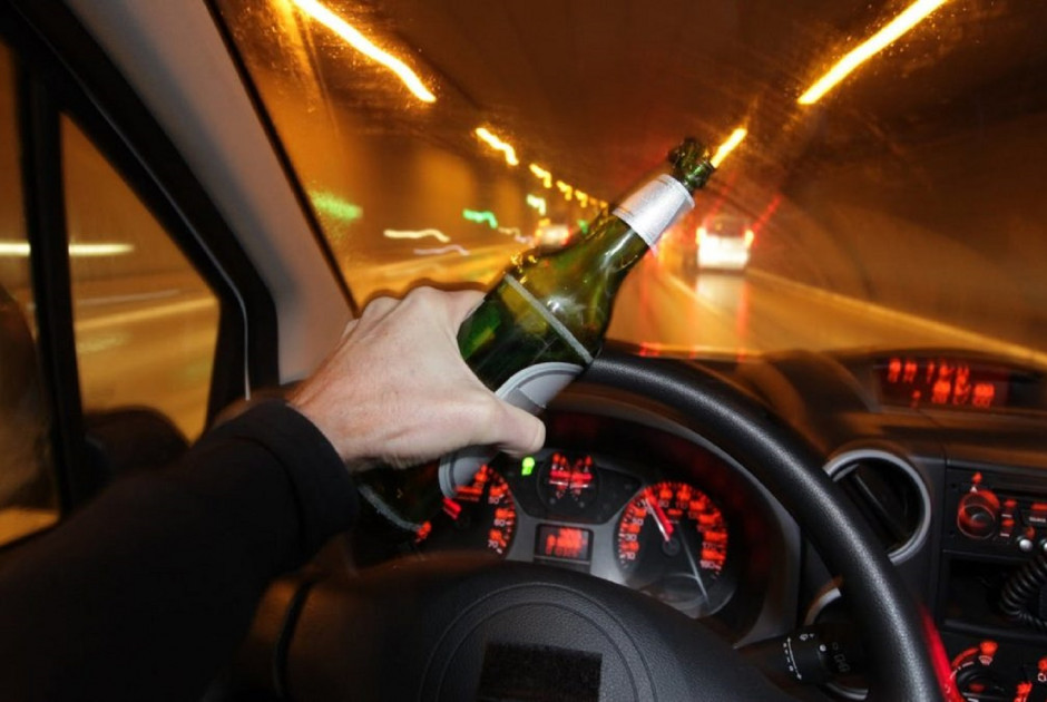 Τα ήπιαν, έπιασαν τιμόνι και προκάλεσαν τροχαία