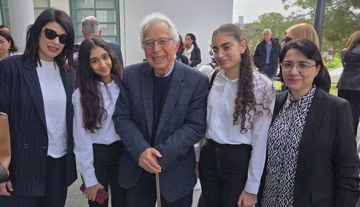 &Mu;&alpha;&theta;ή&tau;&rho;&iota;&epsilon;&sigmaf; &tau;&omicron;&upsilon; &Pi;&epsilon;&rho;&iota;&phi;&epsilon;&rho;&epsilon;&iota;&alpha;&kappa;&omicron;ύ &Gamma;&upsilon;&mu;&nu;&alpha;&sigma;ί&omicron;&upsilon; &Xi;&upsilon;&lambda;&omicron;&tau;ύ&mu;&beta;&omicron;&upsilon; &sigma;&epsilon; &epsilon;&kappa;&delta;ή&lambda;&omega;&sigma;&eta; &gamma;&iota;&alpha; &tau;&eta;&nu; &Pi;&alpha;&gamma;&kappa;ό&sigma;&mu;&iota;&alpha; &Eta;&mu;έ&rho;&alpha; &Epsilon;&lambda;&lambda;&eta;&nu;&iota;&kappa;ή&sigmaf; &Gamma;&lambda;ώ&sigma;&sigma;&alpha;&sigmaf; &sigma;&tau;&omicron; &Pi;&alpha;&nu;